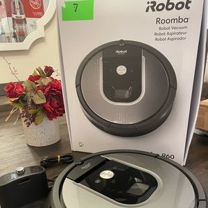 iRobot Roomba 960 Wi-Fi Connected Robotic Vacuum R960020